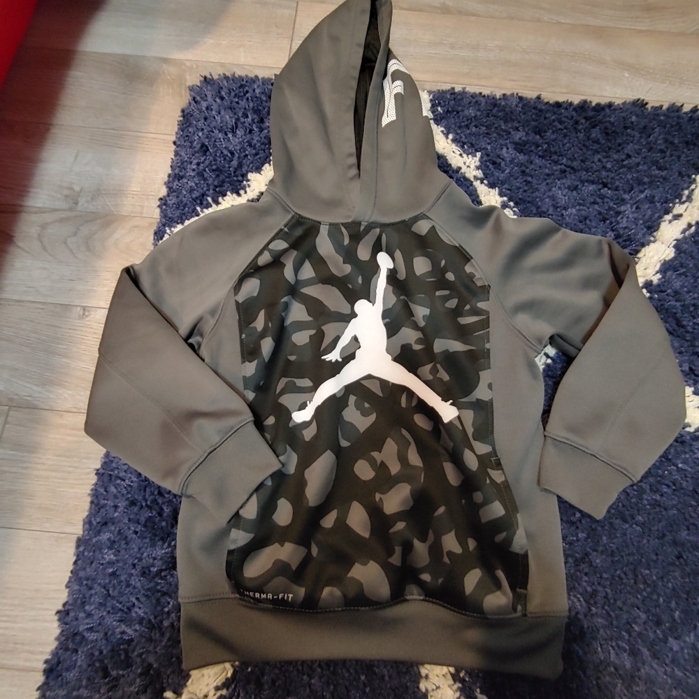 Boys Air Jordan hoodie size 6
